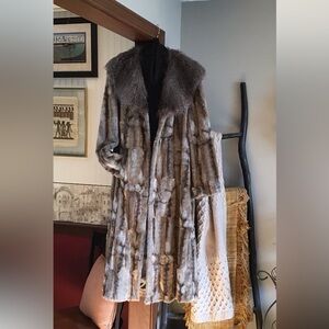 Pamela McCoy Elegant Fur Coat in Brown and Gray